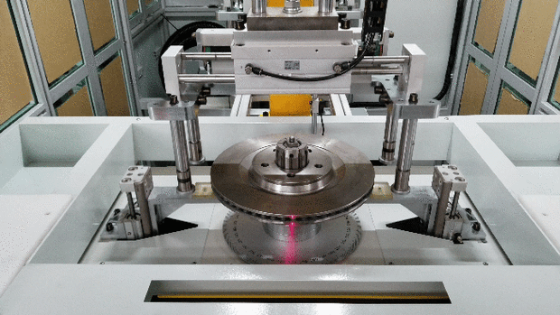 告别颠簸感:刹车盘平衡机在提升车辆动态平衡中的关键作用分析